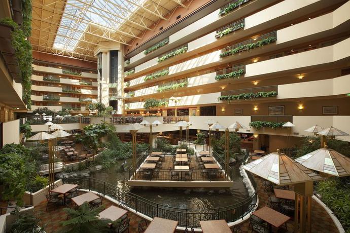 Imagen de los interiores del Hotel Embassy Suites By Hilton Omaha Downtown Old Market. Foto 9