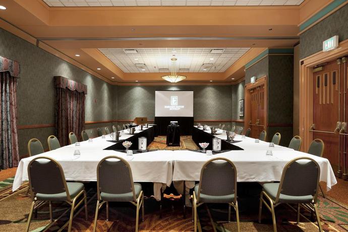 Imagen de los interiores del Hotel Embassy Suites By Hilton Omaha Downtown Old Market. Foto 11