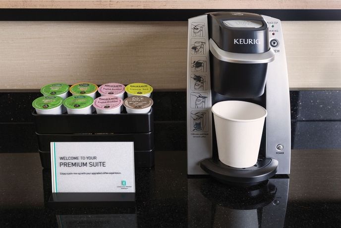 Imagen del bar/restaurante del Hotel Embassy Suites By Hilton Orlando Airport. Foto 4