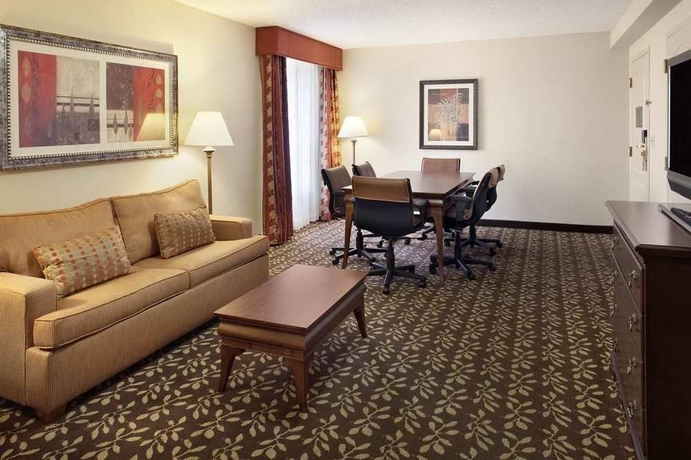 Imagen de los interiores del Hotel Embassy Suites By Hilton Orlando Airport. Foto 12