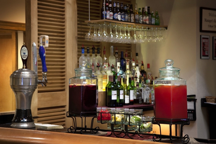 Imagen del bar/restaurante del Hotel Embassy Suites By Hilton Orlando Airport. Foto 5