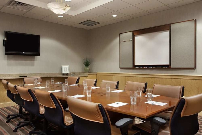 Imagen de los interiores del Hotel Embassy Suites By Hilton Orlando Airport. Foto 14