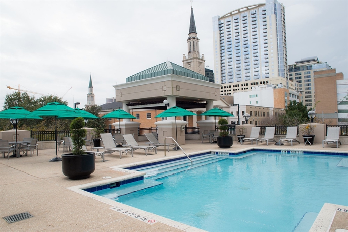 Imagen de la piscina del Hotel Embassy Suites By Hilton Orlando Downtown. Foto 13