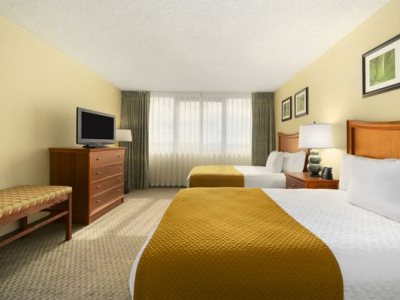 Imagen de la habitación del Hotel Embassy Suites By Hilton Orlando International Dr Icon Park. Foto 4