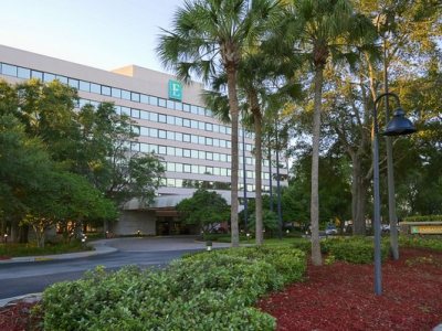 Imagen de los exteriores del Hotel Embassy Suites By Hilton Orlando International Dr Icon Park. Foto 7