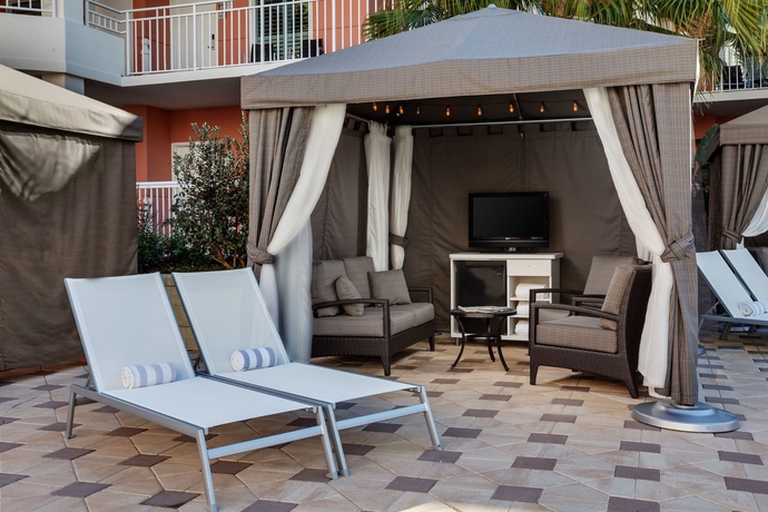 Imagen de los exteriores del Hotel Embassy Suites By Hilton Orlando Lake Buena Vista Resort. Foto 9