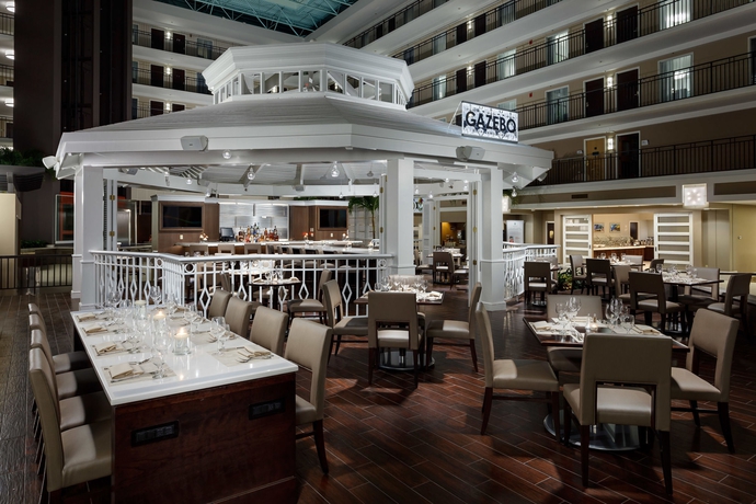 Imagen del bar/restaurante del Hotel Embassy Suites By Hilton Orlando Lake Buena Vista Resort. Foto 5