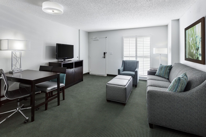 Imagen de los interiores del Hotel Embassy Suites By Hilton Orlando Lake Buena Vista Resort. Foto 14