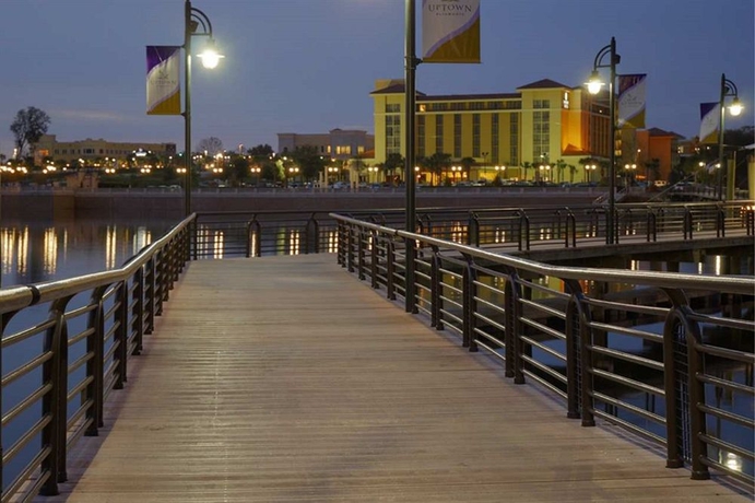 Imagen de los exteriores del Hotel Embassy Suites By Hilton Orlando North. Foto 7