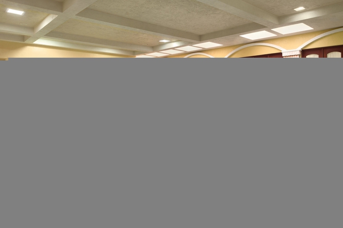 Imagen de la piscina del Hotel Embassy Suites By Hilton Orlando North. Foto 15