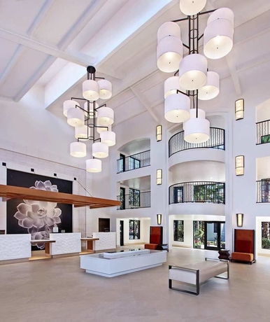 Imagen de los interiores del Hotel Embassy Suites By Hilton Palm Desert. Foto 14