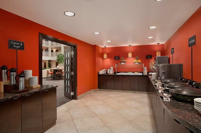 Imagen del bar/restaurante del Hotel Embassy Suites By Hilton Philadelphia Airport. Foto 3