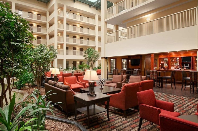 Imagen de los interiores del Hotel Embassy Suites By Hilton Philadelphia Airport. Foto 14