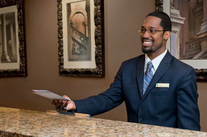 Imagen de los interiores del Hotel Embassy Suites By Hilton Philadelphia Airport. Foto 16