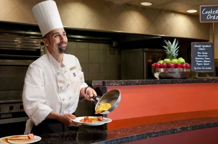 Imagen del bar/restaurante del Hotel Embassy Suites By Hilton Philadelphia Airport. Foto 5