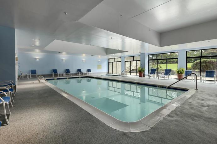 Imagen de la piscina del Hotel Embassy Suites By Hilton Philadelphia Valley Forge. Foto 11