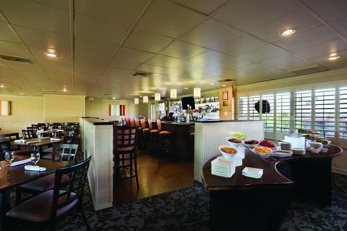 Imagen del bar/restaurante del Hotel Embassy Suites By Hilton Phoenix Airport. Foto 4