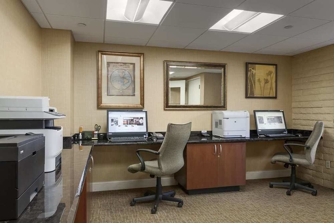 Imagen de los interiores del Hotel Embassy Suites By Hilton Phoenix Airport. Foto 13