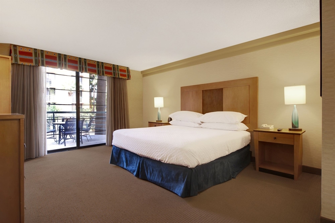 Imagen de la habitación del Hotel Embassy Suites By Hilton Phoenix Biltmore. Foto 3