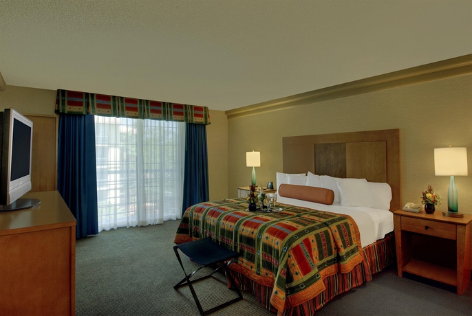 Imagen de la habitación del Hotel Embassy Suites By Hilton Phoenix Biltmore. Foto 6