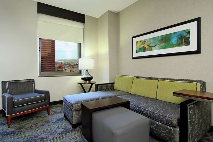 Imagen de la habitación del Hotel Embassy Suites By Hilton Pittsburgh Downtown. Foto 4