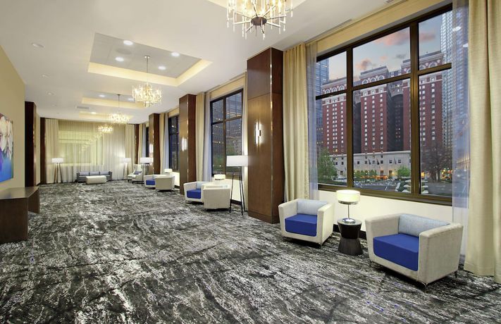 Imagen de los interiores del Hotel Embassy Suites By Hilton Pittsburgh Downtown. Foto 16