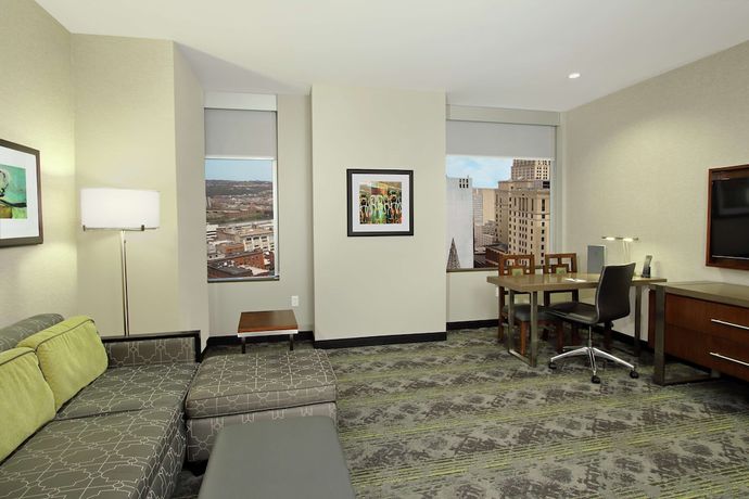 Imagen de la habitación del Hotel Embassy Suites By Hilton Pittsburgh Downtown. Foto 6