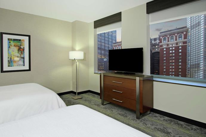 Imagen de la habitación del Hotel Embassy Suites By Hilton Pittsburgh Downtown. Foto 8