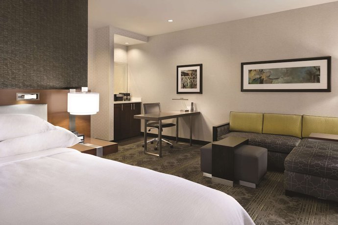 Imagen de la habitación del Hotel Embassy Suites By Hilton Pittsburgh Downtown. Foto 12