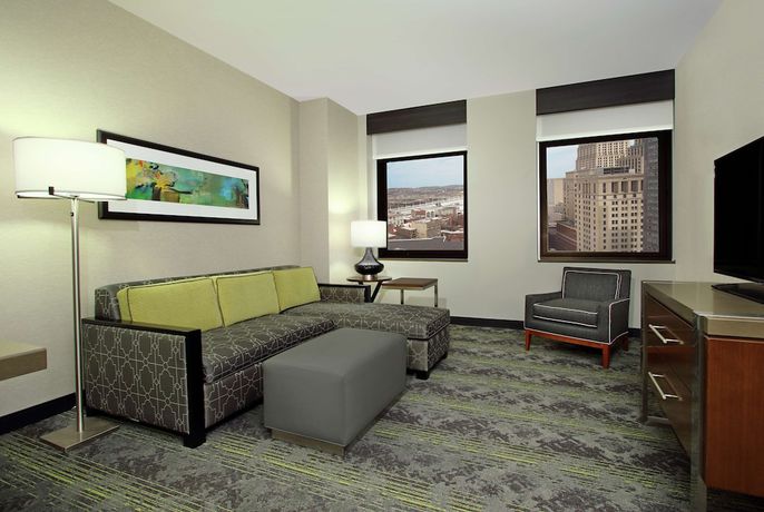 Imagen de la habitación del Hotel Embassy Suites By Hilton Pittsburgh Downtown. Foto 13