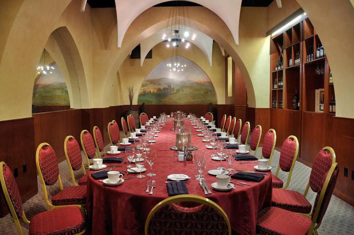 Imagen del bar/restaurante del Hotel Embassy Suites By Hilton Portland Downtown. Foto 4