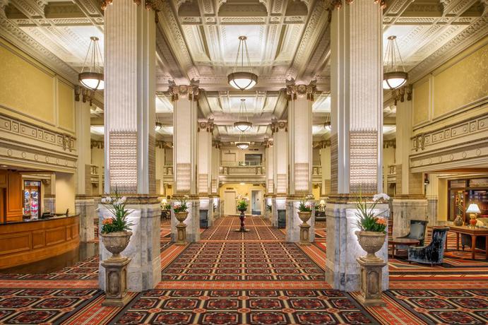 Imagen de los interiores del Hotel Embassy Suites By Hilton Portland Downtown. Foto 10