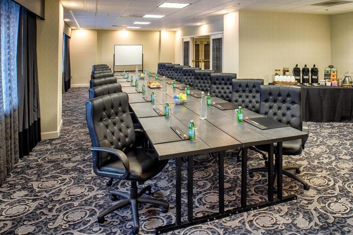 Imagen de los interiores del Hotel Embassy Suites By Hilton Portland Downtown. Foto 11