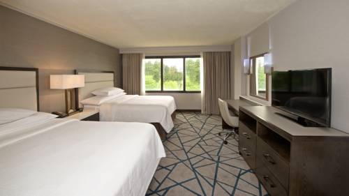 Imagen de la habitación del Hotel Embassy Suites By Hilton Portland Washington Square. Foto 1