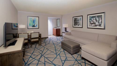 Imagen de la habitación del Hotel Embassy Suites By Hilton Portland Washington Square. Foto 2