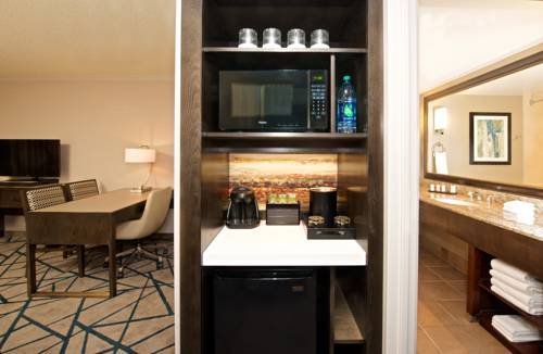 Imagen de la habitación del Hotel Embassy Suites By Hilton Portland Washington Square. Foto 4