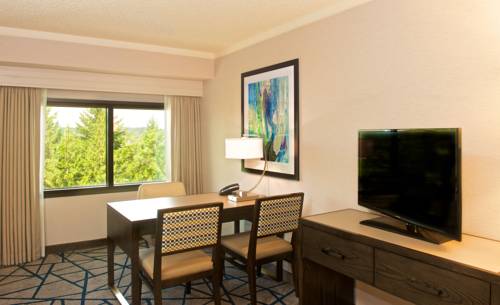 Imagen de la habitación del Hotel Embassy Suites By Hilton Portland Washington Square. Foto 5