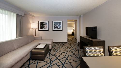 Imagen de la habitación del Hotel Embassy Suites By Hilton Portland Washington Square. Foto 6