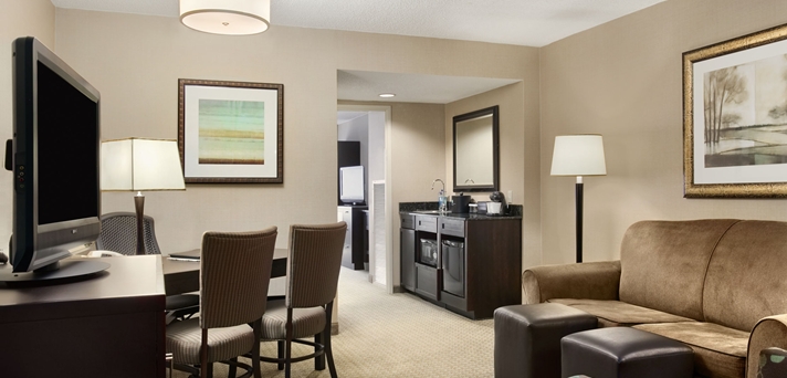 Imagen de la habitación del Hotel Embassy Suites By Hilton Raleigh Crabtree. Foto 5