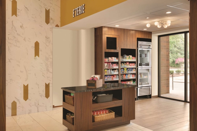 Imagen de los interiores del Hotel Embassy Suites By Hilton Richmond. Foto 14