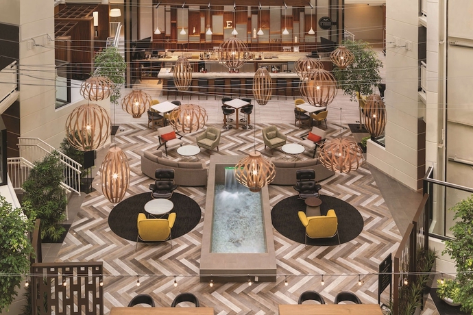 Imagen de los interiores del Hotel Embassy Suites By Hilton Richmond. Foto 15