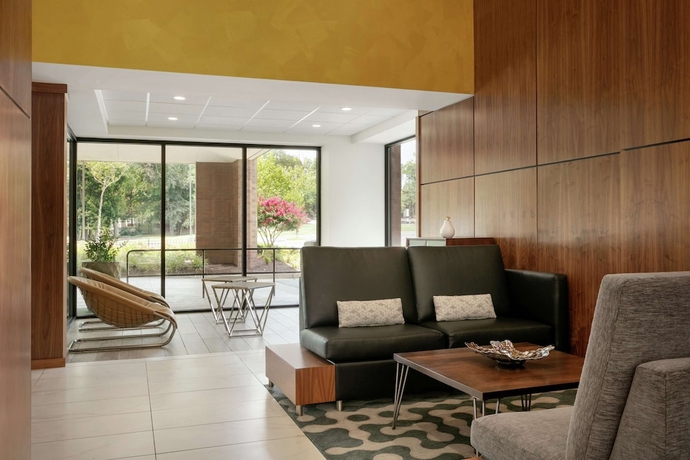 Imagen de los interiores del Hotel Embassy Suites By Hilton Richmond. Foto 16