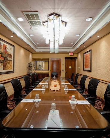 Imagen de los interiores del Hotel Embassy Suites By Hilton San Antonio Airport. Foto 9