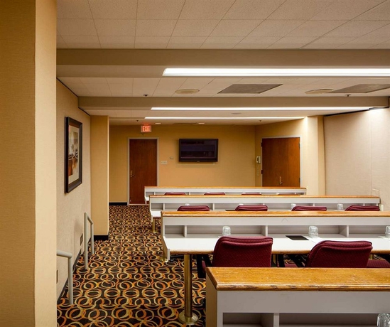 Imagen de los interiores del Hotel Embassy Suites By Hilton San Antonio Airport. Foto 10