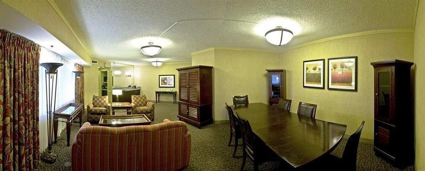 Imagen de los interiores del Hotel Embassy Suites By Hilton San Antonio Airport. Foto 13