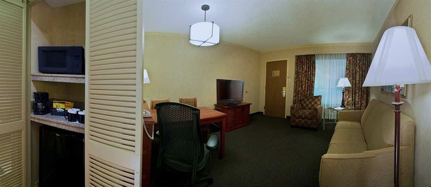 Imagen de los interiores del Hotel Embassy Suites By Hilton San Antonio Airport. Foto 14