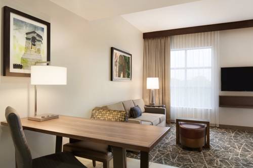 Imagen de la habitación del Hotel Embassy Suites By Hilton San Antonio Brooks and Spa. Foto 4