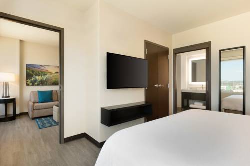 Imagen de la habitación del Hotel Embassy Suites By Hilton San Antonio Landmark. Foto 3