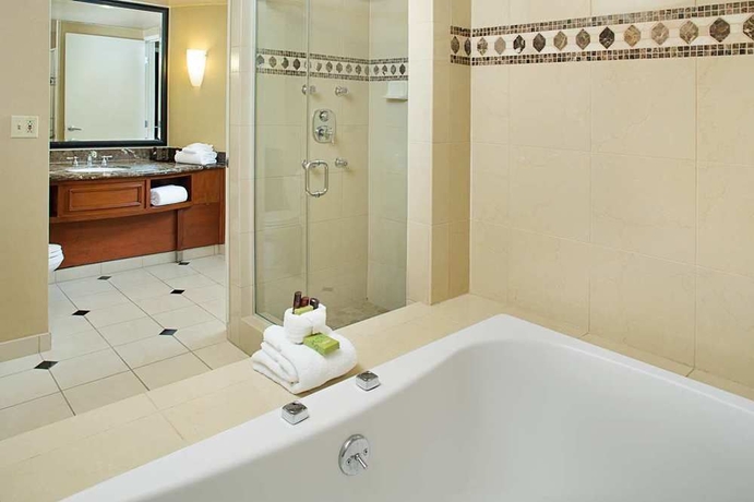 Imagen de la habitación del Hotel Embassy Suites By Hilton San Diego Bay Downtown. Foto 6