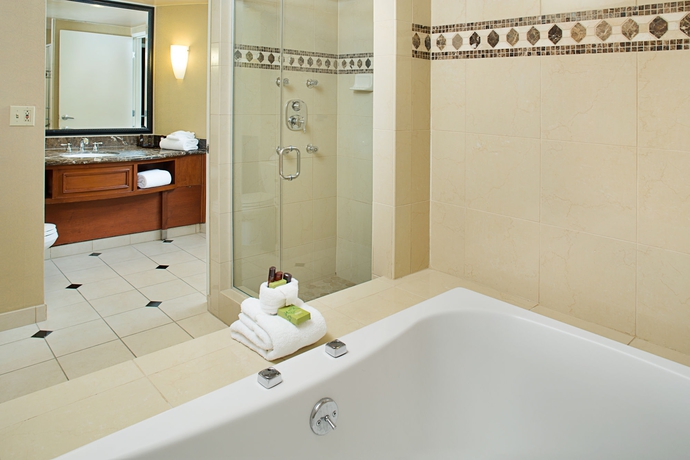 Imagen de la habitación del Hotel Embassy Suites By Hilton San Diego Bay Downtown. Foto 8